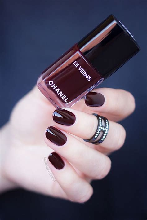 chanel rouge noir nagellak